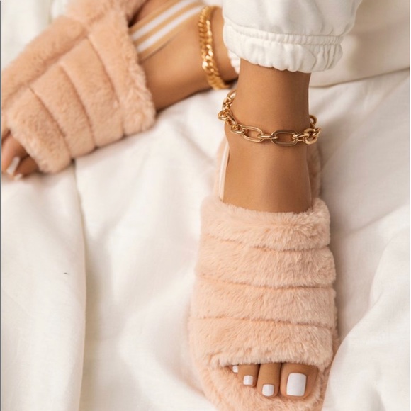 Wild Diva Shoes - Fluffy Slippers